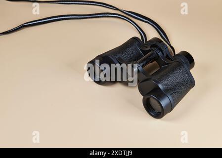 Antike deutsche Ferngläser, restauriert aus dem Zweiten Weltkrieg (8x30) Stockfoto