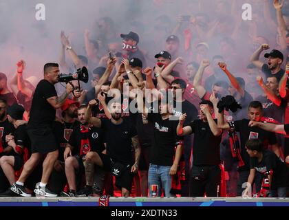 Düsseldorf, Deutschland. Juni 2024. Die albanischen Fans haben das Spiel der UEFA-Europameisterschaft in der Düsseldorfer Arena in voller Stimme. Der Bildnachweis sollte lauten: David Klein/Sportimage Credit: Sportimage Ltd/Alamy Live News Stockfoto