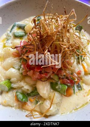 Mittagessen im Hudson Garden Grill im New York Botanical Garden, The Bronx, New York City, 2024, USA Stockfoto