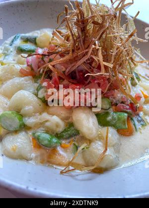 Mittagessen im Hudson Garden Grill im New York Botanical Garden, The Bronx, New York City, 2024, USA Stockfoto