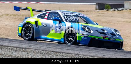 22. Juni 2024 Monterey, CA, USA Competition Motorsportfahrer Jim Walsh fuhr während des Firestone Grand Prix des Monterey Porsche Challenge Race 2 auf dem WeatherTech Raceway Laguna Seca Monterey, CA Thurman James/CSM aus Kurve 5 Stockfoto