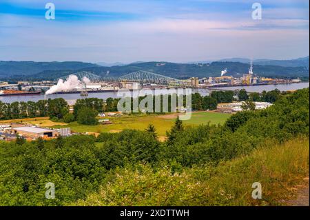 Die Lewis and Clark Bridge überspannt den Columbia River zwischen Washington und Oregon Stockfoto
