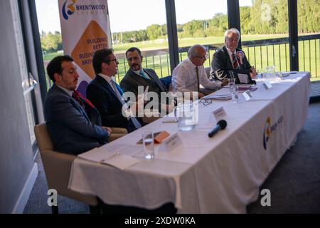 Brentwood Essex 24. Juni 2024 WahlkampfHustings, Brentwood Essex mit Alex Burghart, Konservative, Gareth Barrett, Labour, Paul Godfrey, Reformpartei, David Kendall, Liberaldemokraten, und Robin Tilbrook, englischer Demokrat, Quelle: Ian Davidson/Alamy Live News Stockfoto