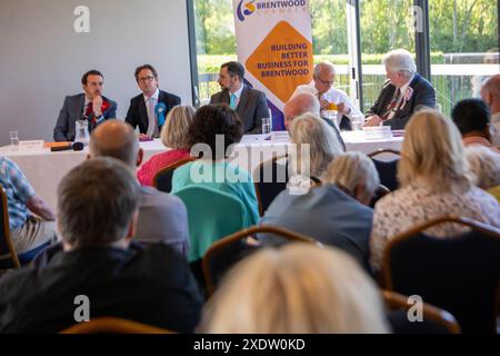 Brentwood Essex 24. Juni 2024 WahlkampfHustings, Brentwood Essex mit Alex Burghart, Konservative, Gareth Barrett, Labour, Paul Godfrey, Reformpartei, David Kendall, Liberaldemokraten, und Robin Tilbrook, englischer Demokrat, Quelle: Ian Davidson/Alamy Live News Stockfoto