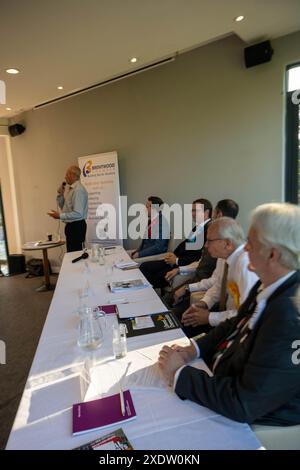 Brentwood Essex 24. Juni 2024 WahlkampfHustings, Brentwood Essex mit Alex Burghart, Konservative, Gareth Barrett, Labour, Paul Godfrey, Reformpartei, David Kendall, Liberaldemokraten, und Robin Tilbrook, englischer Demokrat, Quelle: Ian Davidson/Alamy Live News Stockfoto