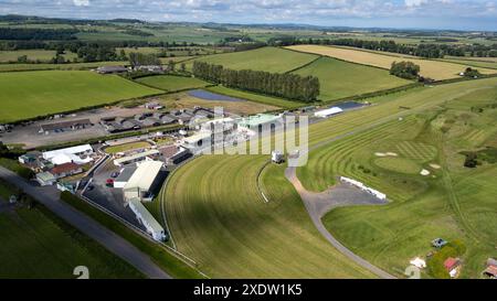 Drohnenblick auf den Kelso Race Course und den Kelso Golf Course, Kelso, Scottish Borders, Großbritannien Stockfoto