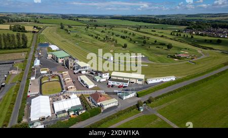 Drohnenblick auf den Kelso Race Course und den Kelso Golf Course, Kelso, Scottish Borders, Großbritannien Stockfoto