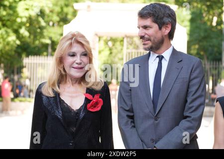 Ernest Urtasun und Baroness Thyssen, Carmen Cervera nehmen am 2. Juni an der Eröffnung der Ausstellung Kolonialgedenken in den Sammlungen Thyssen-bornemisza Teil Stockfoto