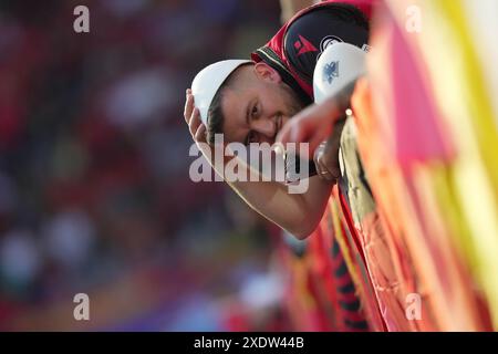 Düsseldorf, Deutschland. Juni 2024. Albaniens Fans beim Fußball-Europameisterspiel 2024 zwischen Albanien und Spanien in der Düsseldorfer Arena, Düsseldorf, Deutschland - Montag, den 24. Juni 2024. Sport - Fußball . (Foto: Spada/LaPresse) Credit: LaPresse/Alamy Live News Credit: LaPresse/Alamy Live News Stockfoto