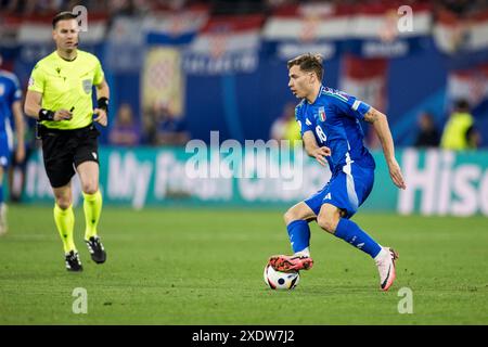 Leipzig, Deutschland. Juni 2024. Nicolo Barella (18) aus Italien war beim Spiel der UEFA Euro 2024 in der Gruppe B zwischen Kroatien und Italien in der Red Bull Arena in Leipzig zu sehen. Quelle: Gonzales Photo/Alamy Live News Stockfoto