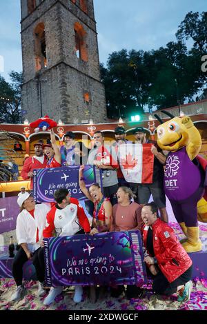 Tlaxcala, Ciudad de Mexico, Mexiko. Juni 2024. Die Goldmedaillengewinner Samuel Schachter, Heather Bansley, Sophie Bukovec und Daniel Dearing vom Team Canada posieren für Fotos während der Medaillenzeremonie des NORCECA 2024 Beach Volleyball Olympic Qualification Turniers. (Kreditbild: © Essene Hernandez/OKULARIS via ZUMA Press Wire) NUR REDAKTIONELLE VERWENDUNG! Nicht für kommerzielle ZWECKE! Stockfoto