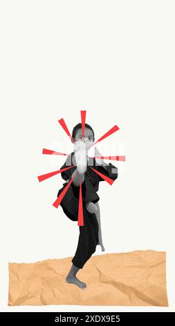 Die junge Frau übt Kampfkünste aus und führt einen starken Kick mit Fokus und Entschlossenheit aus. Das Bild weckt ein Gefühl von Stärke, Disziplin und Stockfoto