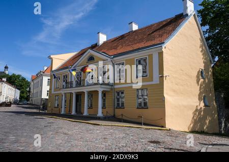 Tallinn, Estland. Juni 2024. Blick auf das Gebäude der Botschaft der Bundesrepublik Deutschland unter dem Domberg in der estnischen Hauptstadt, Credit: Jens Kalaene/dpa/Alamy Live News Stockfoto