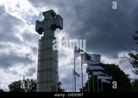 Tallinn, Estland. Juni 2024. Das Denkmal für den Estnischen Unabhängigkeitskrieg, den Kampf für die Unabhängigkeit von 1918 bis 1920, auf dem Freiheitsplatz. Der Estnische Unabhängigkeitskrieg (auch bekannt als Estnischer Unabhängigkeitskrieg) ist der Name des Estnischen Unabhängigkeitskampfes gegen Sowjetrussland und die baltischen staaten. Quelle: Jens Kalaene/dpa/Alamy Live News Stockfoto