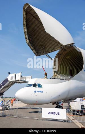 Airbus A330-743L auch Airbus Beluga, Transportflugzeug bei ILA Berlin, ILA-Gelände am Flughafen BER Berlin-Brandenburg, Stockfoto