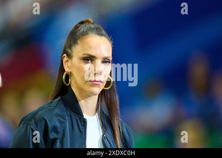 Frankfurt, Deutschland. Juni 2024. Esther Sedlaczek, Moderatorin ARD Sport Moderatorin, Sportmoderatorin, Journalistin, in der Gruppe A Stage Match DEUTSCHLAND - SCHWEIZ 1-1 der UEFA-Europameisterschaften 2024 am 23. Juni 2024 in Frankfurt, Deutschland. Fotograf: ddp Images/STAR-Images Credit: ddp Media GmbH/Alamy Live News Stockfoto
