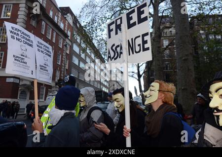 PIC-ShowsL Dezember 2010 Julian Assange Kautionsverhandlung am Westminster Magistrates Court in London Police behält die Kontrolle über Unterstützer und Weltmedien außerhalb des Gerichts bild von Gavin Rodgers/ Pixel8000 07917221968 Stockfoto