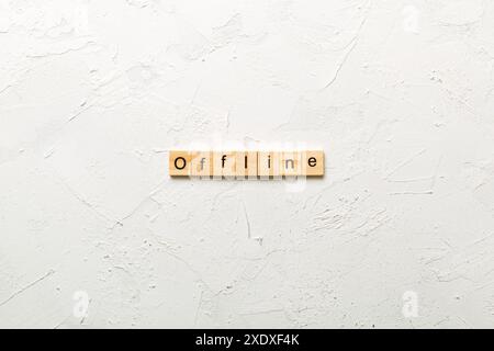 Offline Wort auf Holz Baustein geschrieben. offline Text auf Tisch, Konzept. Stockfoto