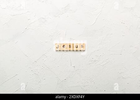 Jesu Wort auf Holz Block geschrieben. Jesus text auf Tisch, Konzept. Stockfoto
