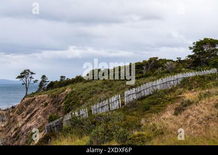 Fuerte Bulnes ist eine Rekonstruktion einer alten historischen Festung, die von den Chilenen gebaut wurde, um ihre Präsenz entlang der Magellanstraße zu etablieren. Stockfoto