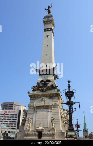 Indiana State Soldiers and Sailors Monument, ein hohes neoklassizistisches Monument am Monument Circle im Zentrum von Indianapolis, Indiana Stockfoto