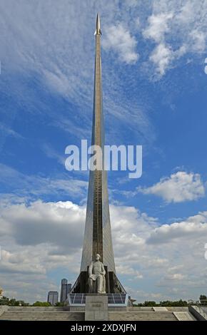 Denkmal für Konstantin Eduardowitsch Zsiolkowski, russischer und sowjetischer Raketenwissenschaftler, der Pionierarbeit in der Raumfahrt und Denkmal für die Eroberer des Weltraums leistete. Mo Stockfoto