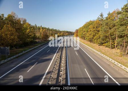 kaum Verkehr auf der Autobahn A13 Berlin Dresden, in der Nähe von Radeburg, Sachsen, Deutschland *** kaum Verkehr auf der A13 Berlin Dresden hoch Stockfoto