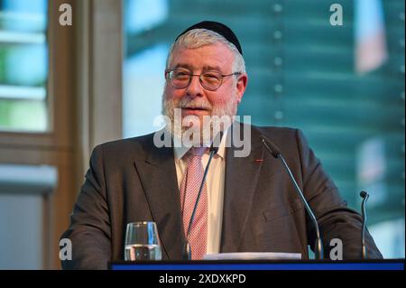 Oberrabbiner Pinchas Goldschmidt, Oberrabbiner und Praesident der Konferenz der Europaeischen Rabbiner CER am 24.06.2024. NUR REDAKTIONELLE VERWENDUNG *** Oberrabbiner Pinchas Goldschmidt, Oberrabbiner und Präsident der Konferenz der Europäischen Rabbiner CER am 24 06 2024 NUR REDAKTIONELLE VERWENDUNG Urheberrecht: epd-bild/ChristianxDitsch D24D0624MosheRosenPreisFelixKlein180746 Stockfoto