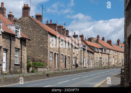 Thornton-le-Dale, Blick auf das hübsche Dorf in North Yorkshire, England, eine beliebte Touristenattraktion Stockfoto