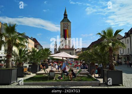 Deggendorf ist eine Kreisstadt im niederbayerischen Landkreis Deggendorf. Sie hat 35757 Einwohner - Stand 31. Dezember 2023 und seit 1994 eine Fachhochschule. Sie werden auch Donaustadt und Tor zum Bayerischen Wald genannt. Die Städte Deggendorf, Plattling und Osterhofen bilden das Oberzentrum Deggendorf. Foto: Stadtzentrum, altes Rathaus *** Deggendorf ist eine Kreisstadt im niederbayerischen Landkreis Deggendorf mit 35757 Einwohnern im Dezember 31. 2023 und hat seit 1994 eine Fachhochschule, die auch als Donaustadt und Tor zum Bayerischen Wald bekannt ist Stockfoto