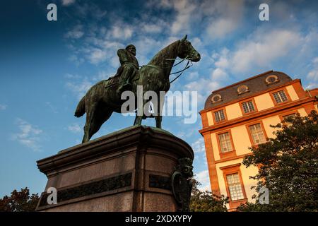 Denkmal mit Reiter in Darmstadt Stockfoto