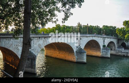 Die Pont Marie über die seine, eine der ältesten Brücken in Paris Stockfoto