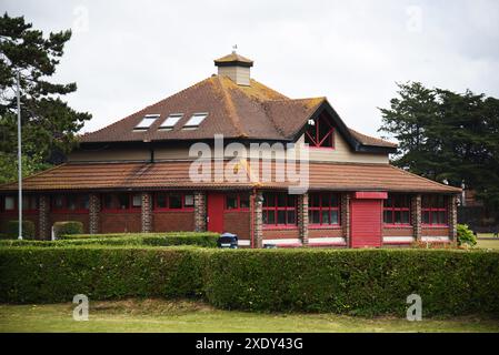 Die Bilder zeigen einige Sehenswürdigkeiten in Porthcawl Town, Bridgend, South Wales, Großbritannien. Einschließlich des neu errichteten Aldi Superstores. Feuer, Rettungsstationen auch Stockfoto