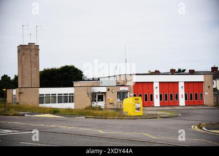 Die Bilder zeigen einige Sehenswürdigkeiten in Porthcawl Town, Bridgend, South Wales, Großbritannien. Einschließlich des neu errichteten Aldi Superstores. Feuer, Rettungsstationen auch Stockfoto