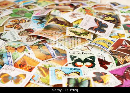 Briefmarken mit Schmetterlingen Stockfoto