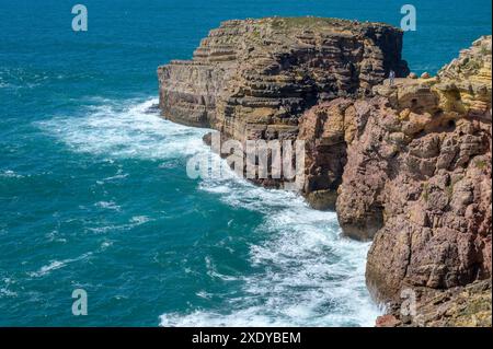 Anglerfischen von der Klippe aus, Naturpark Costa Vicentina, Alentejo, Portugal. Stockfoto