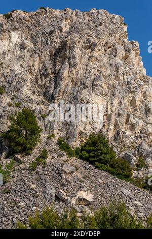 Steine in einem alten Steinbruch Stockfoto