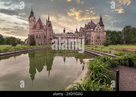 Schloss in Moszna, bei Opole, Schlesien, Polen Stockfoto