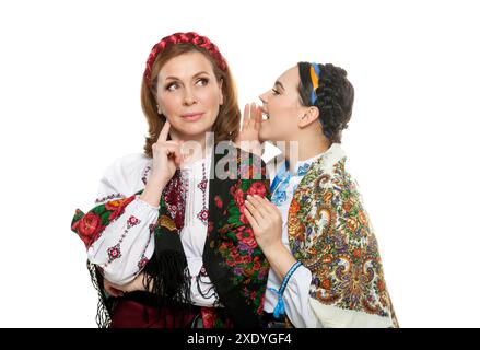 Portrait der erwachsenen Frau im traditionellen ukrainischen Stil Stockfoto