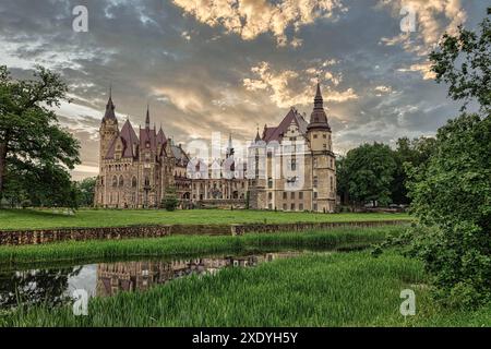 Schloss in Moszna, bei Opole, Schlesien, Polen Stockfoto