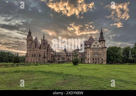 Schloss in Moszna, bei Opole, Schlesien, Polen Stockfoto