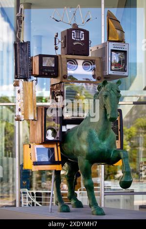 Prä Bell man Reiterstatue vor dem Museum für Kommunikation, Deutschland, Hessen, Frankfurt am Main Stockfoto