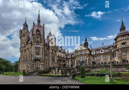 Schloss in Moszna, bei Opole, Schlesien, Polen Stockfoto