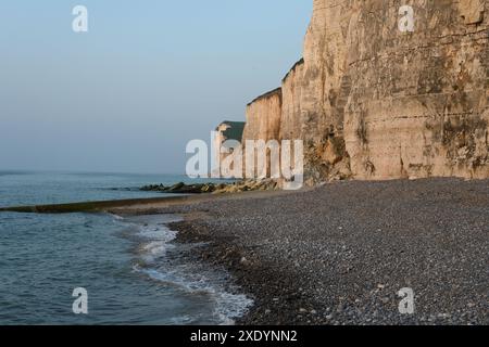 Klippen der Alabasterküste am Abend, Frankreich, Normandie, Dieppe Stockfoto