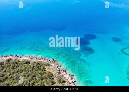 adriaküste, felsige Küste der Insel Pag, aus der Vogelperspektive, Kroatien, Dalmatien Stockfoto