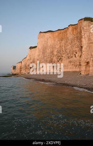 Klippen der Alabasterküste am Abend, Frankreich, Normandie, Dieppe Stockfoto