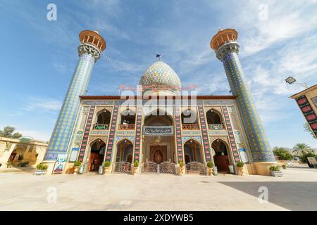 Shiraz, Iran - 29. Oktober 2018: Hauptansicht der Sayyed-Alaeddin-Hossein-Moschee und des Mausoleums. Erstaunliche islamische Architektur. Stockfoto