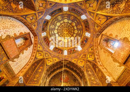 Isfahan, Iran - 24. Oktober 2018: Wunderbares Inneres der Bedkhem-Kirche im Stadtteil New Julfa. Stockfoto