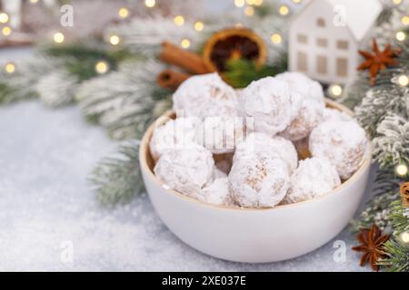 Traditionellen Weihnachtsplätzchen mit Mandeln Stockfoto