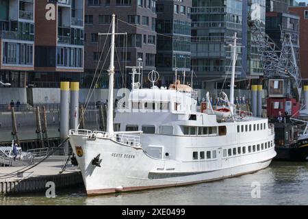 Seute Deern im Sandtorkai in Hamburg Stockfoto